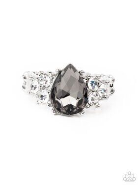 Paparazzi Ring (R221)